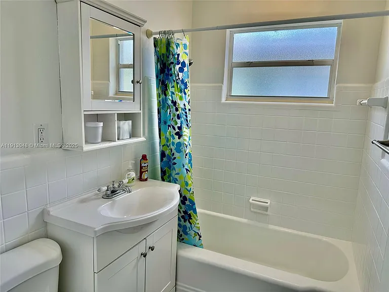 301 NE 15th Ave #1 — Photo 1