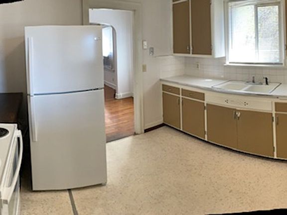 3rd image of 12442 E Desmet Ave