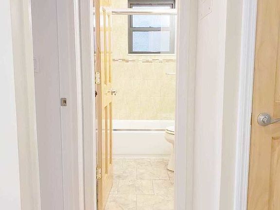 5th image of 25-26 38th St #3R