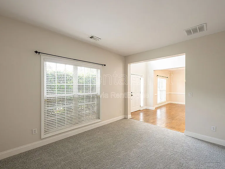 1540 Hampton Hollow Dr — Photo 5