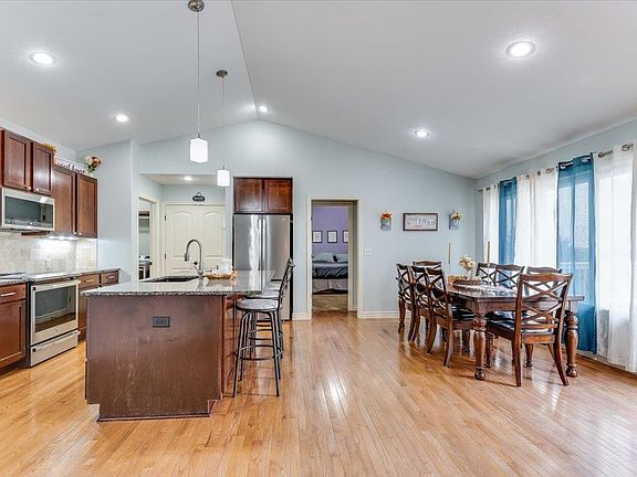 5th image of 705 Charles St