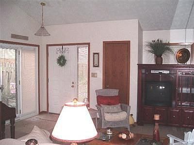 2nd image of 435 Jamestown Cir