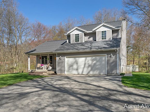 2nd image of 6847 Packer Dr NE