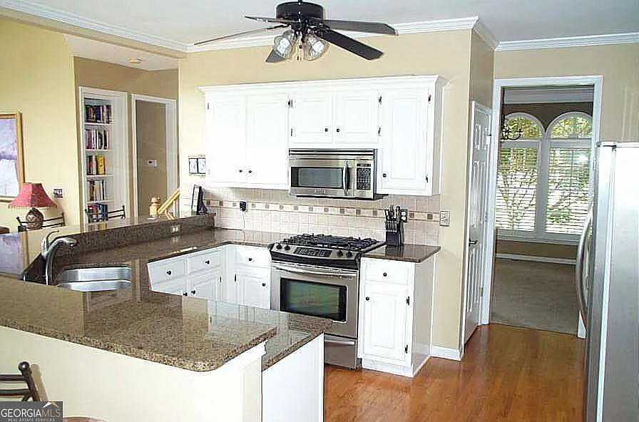 4 bed, 2.5 bath, $3,000 — Photo 4