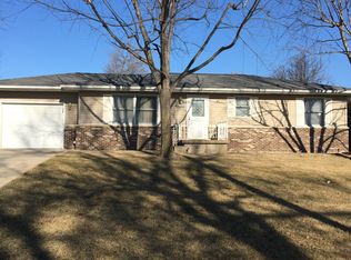 635 W Washington St, Winthrop, IA