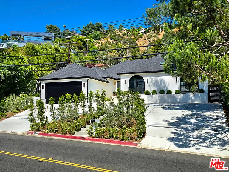 2288 Coldwater Canyon Dr — Photo 3