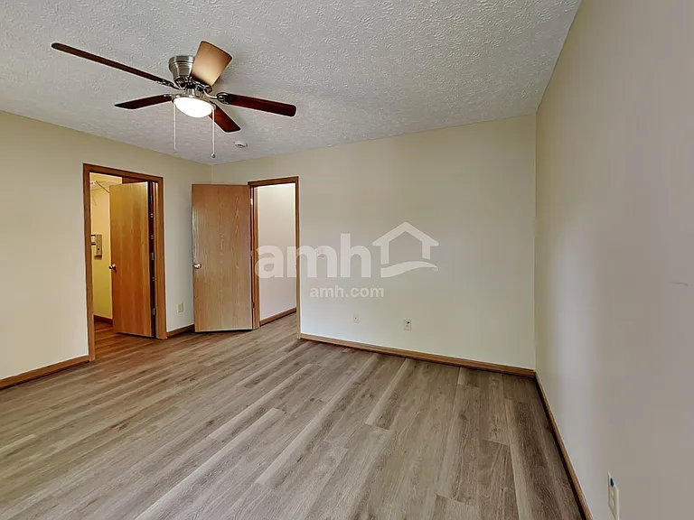 4930 Kingpin Dr — Photo 8