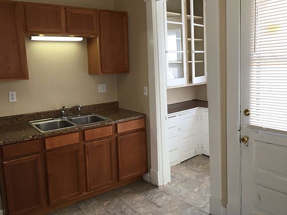 2nd image of 425 Alberta St