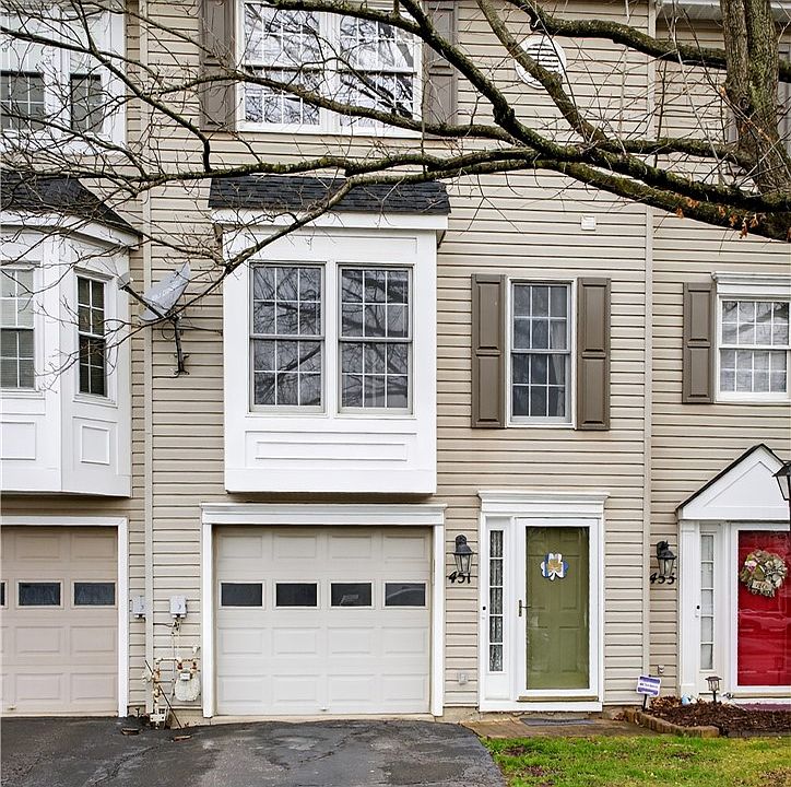 1st image of 451 Cherryhill Dr