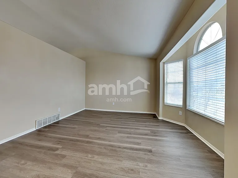4154 S Westlake Dr — Photo 6