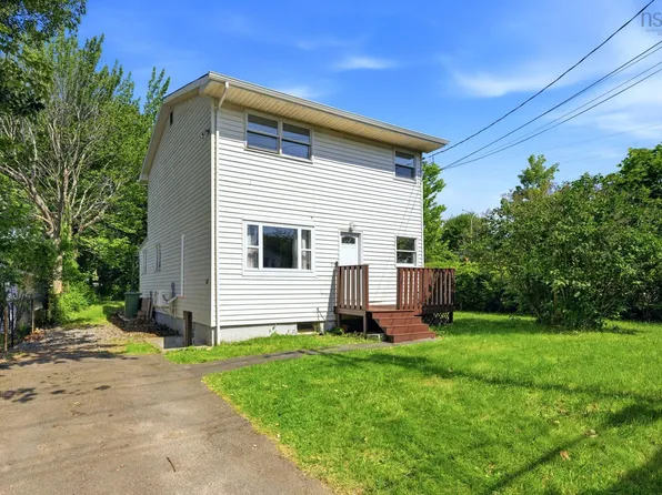 75 Courtney Rd, Dartmouth, NS B3A 4C3