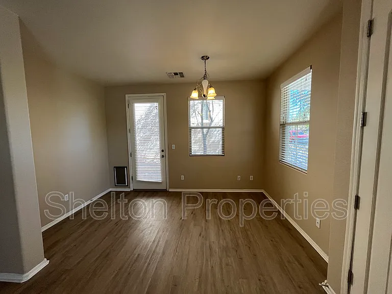 2958 N Clanton St — Photo 4