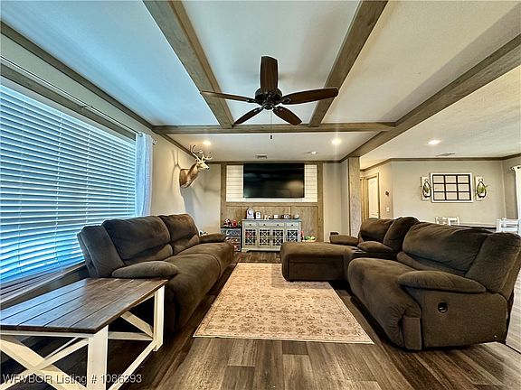 4th image of 107 Blackstone Cir