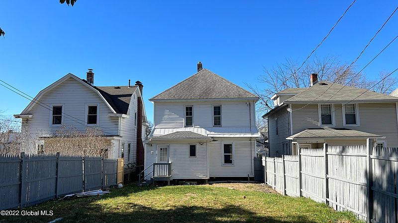 4th image of 838 7th Avenue