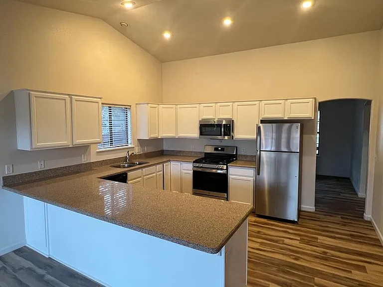 108 W Gold Rush Trl — Photo 3