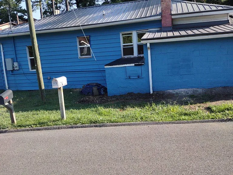 Chatham Dr side of house