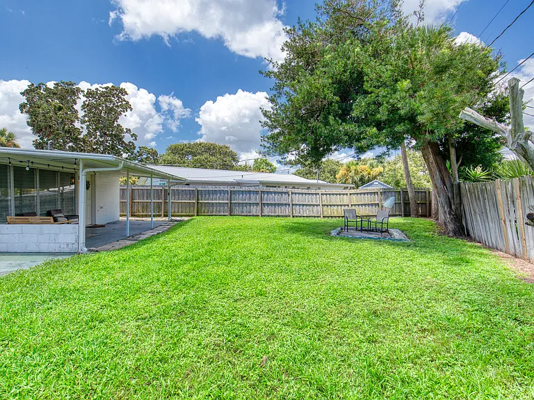 55 Poinsettia Dr — Photo 21