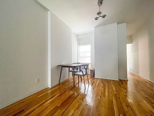3rd image of 180 Driggs Ave APT 4L