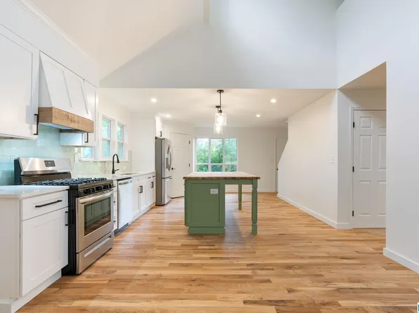 4893 S Shades Crest Rd, Bessemer, AL 35022