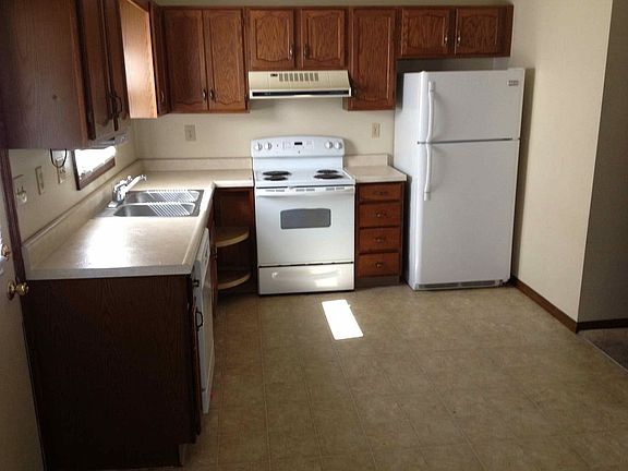 4th image of 9 Marlou Dr APT 1