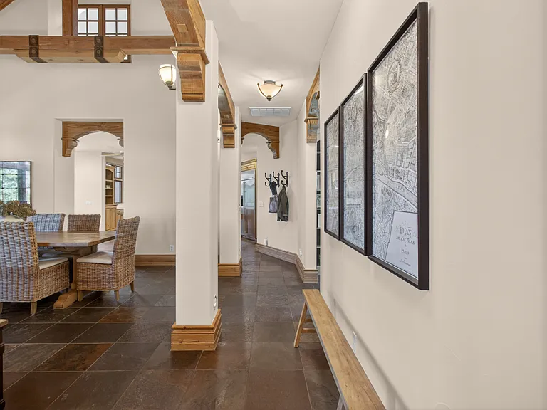 2375 Clubhouse Dr — Photo 16