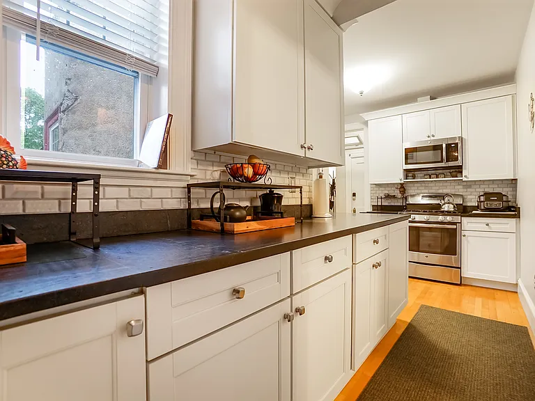 569 Franklin St #6 — Photo 10
