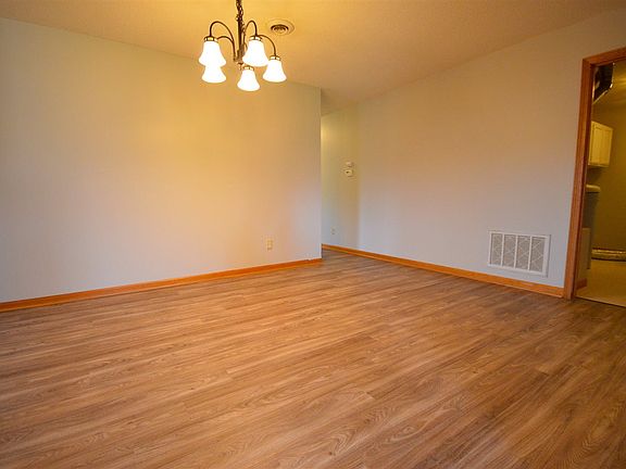 5th image of 434 Clydesdale Dr