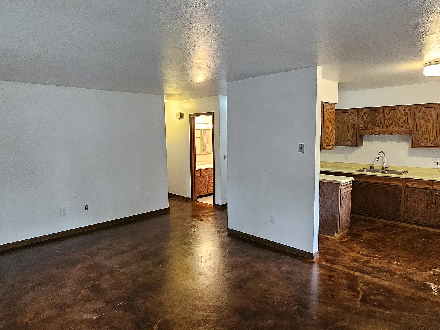 729 Halbert St — Photo 1