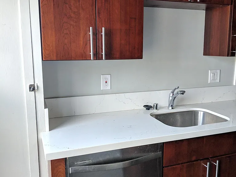 4344 Broadway #2 — Photo 10