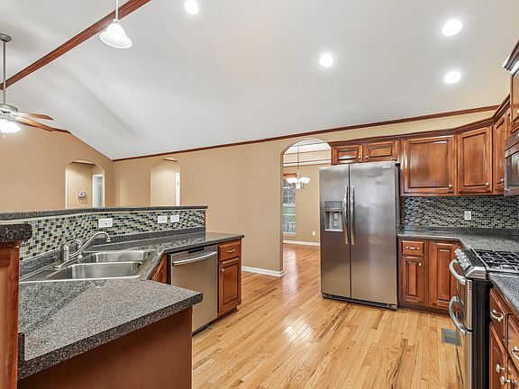 5th image of 1009 Station Cir