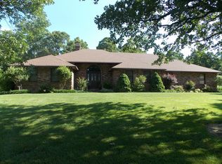 20607 SE Oakwood Dr, Lebanon, MO 65536