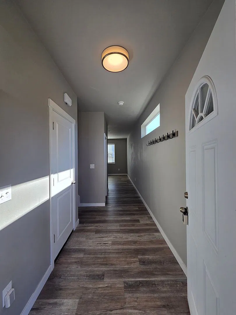 Scott St 202 — Photo 4