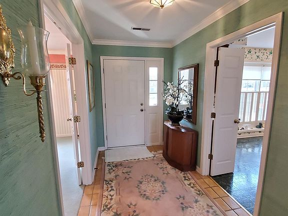 2nd image of 726 Kingswood Dr