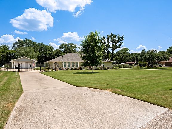 2nd image of 112 Towering Oaks Ct