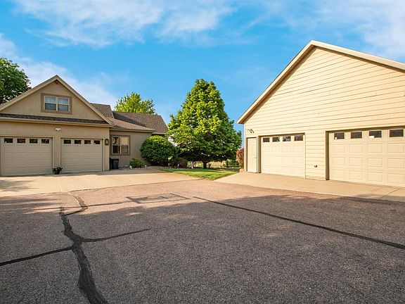 3rd image of 33789 Foxview Ln
