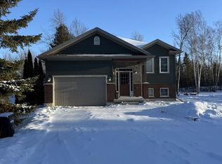 23 Robert St S, Wasaga Beach, ON L9Z 2Y2