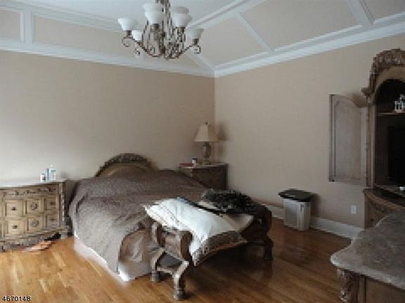 3rd image of 31 Manor Dr
