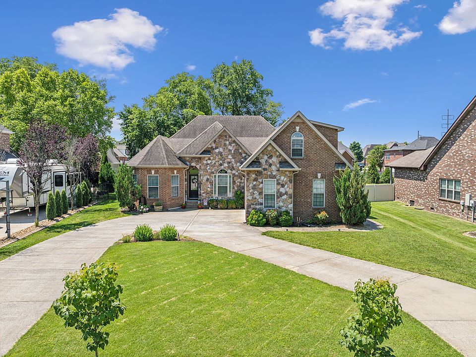 1st image of 3323 Robinwood Dr