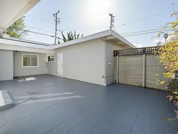 5th image of 2 Somerset Ln