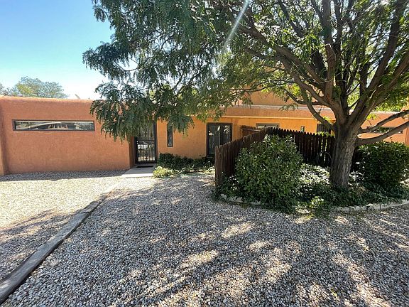 4th image of 3120 Glenwood Dr NW #4