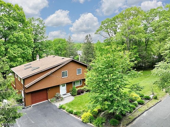 2nd image of 64 Larchmont Dr