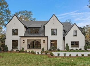 3272 Foxcroft Rd, Charlotte, NC 28211