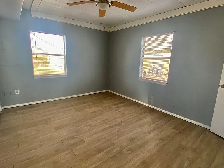 2906 Cornell St — Photo 8
