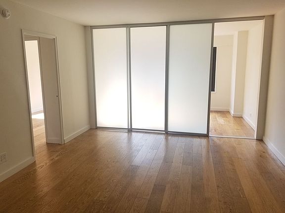 4th image of 279 E 44th St APT 4G