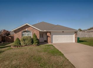 511 Spicewood Trl, Centerton, AR 72719
