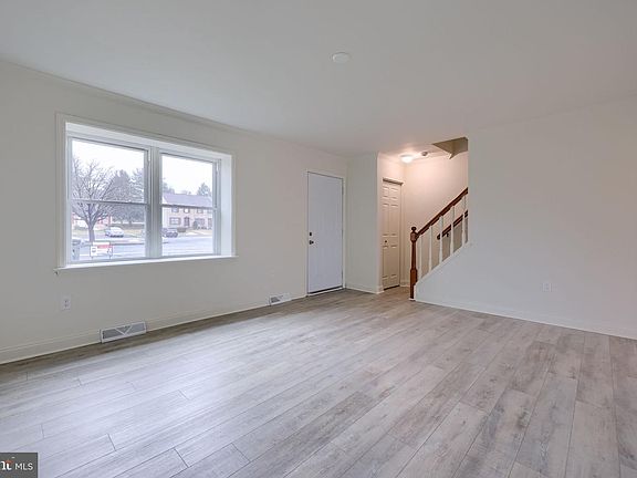 4th image of 2227 Olde Meadow Ct