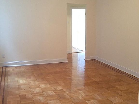 4th image of 8606 Park Ln S