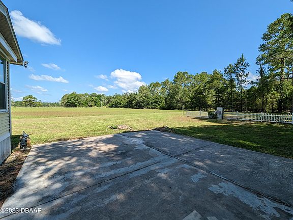 2nd image of 122 Lake Shore Dr