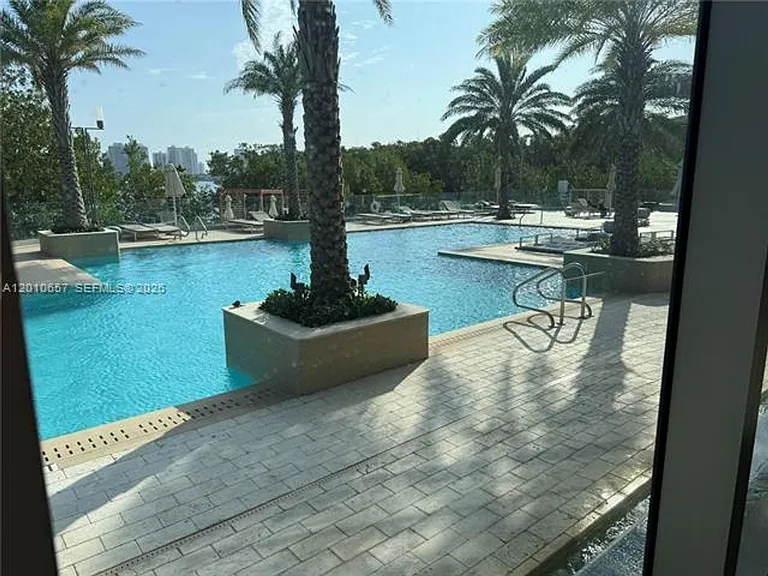16385 Biscayne Blvd #717 — Photo 17
