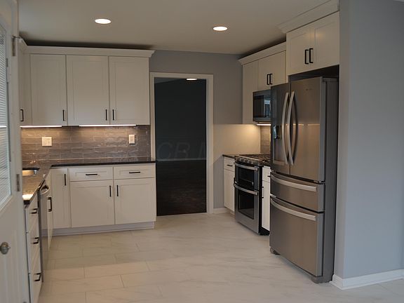 5th image of 3720 Surrey Hill Pl